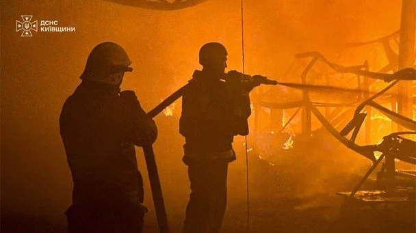 Під Києвом новий «приліт»: троє загиблих — під завалами тривають пошуки (фото)