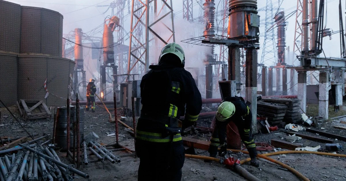 РФ вдарила по енергетиці однієї з областей в центрі: що відомо