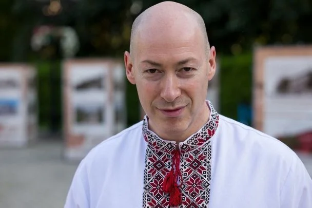 Дмитру Гордону — 59: як журналіст зустрів день народження у спортзалі й привітання від дружини