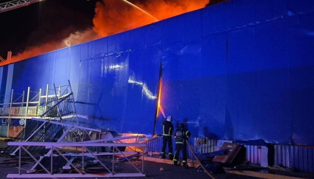 В Умані через атаку дронів РФ пошкоджені гіпермаркет і готель, є травмований