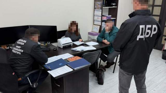 Суддя на Полтавщині майже 10 років отримувала доплату за "диплом": у чому її підозрюють