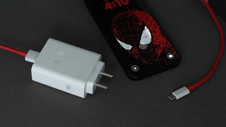Чому не варто постійно вмикати режим енергозбереження на смартфоні: 4 приховані недоліки