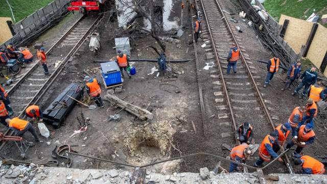 У Києві відновили рух метро на "червоній" лінії: яка станція досі закрита