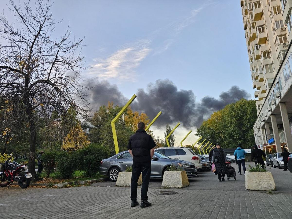 У низці районів Києва після "прильоту" виникли масштабні проблеми зі світлом