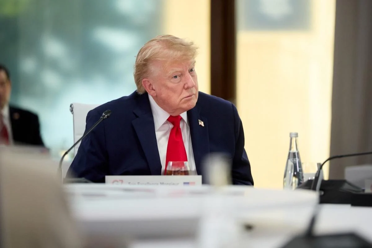Трамп вважає, що Україна навмисно атакує російські НПЗ, щоб завдати шкоди республіканцям, - The Atlantic