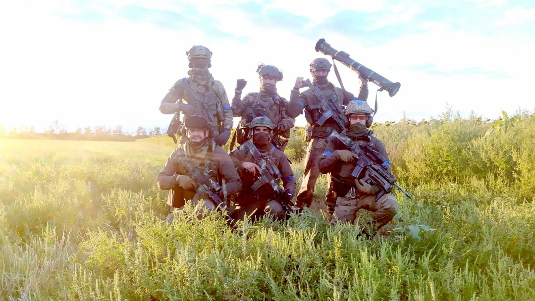 З побратимами (сімейний архів)