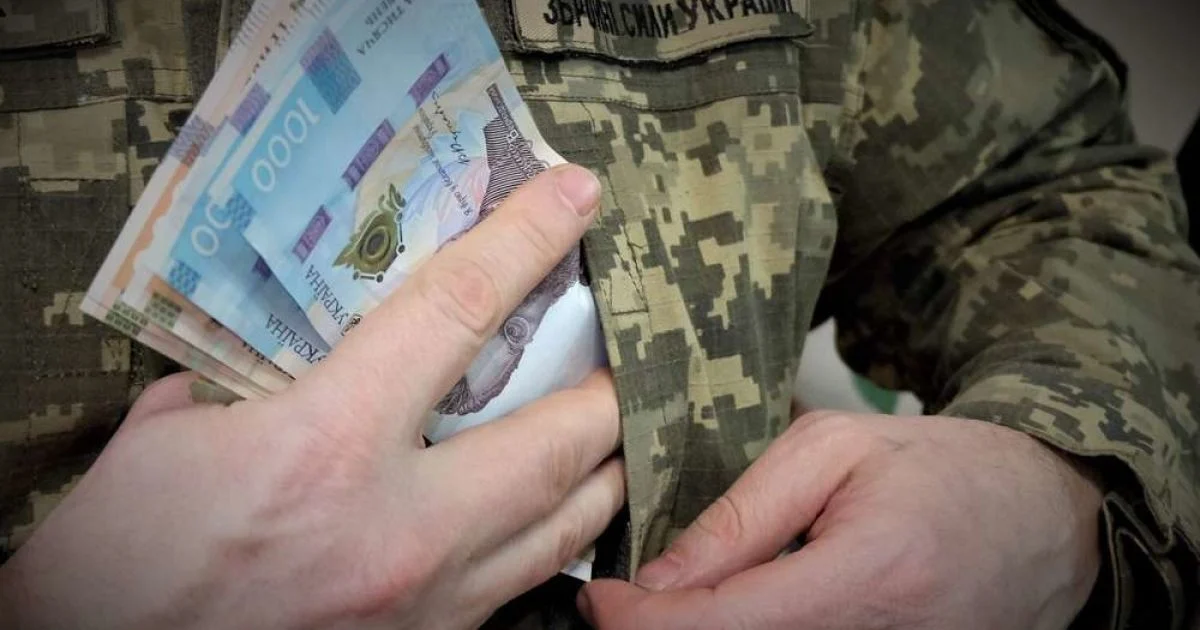 Зарплати військових можуть підвищити
