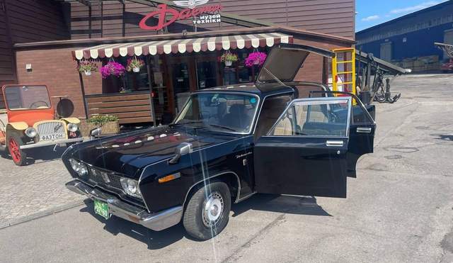 Рідкісна знахідка у Запоріжжі: 60-річний флагман Mitsubishi з унікальними дверима вражає деталями