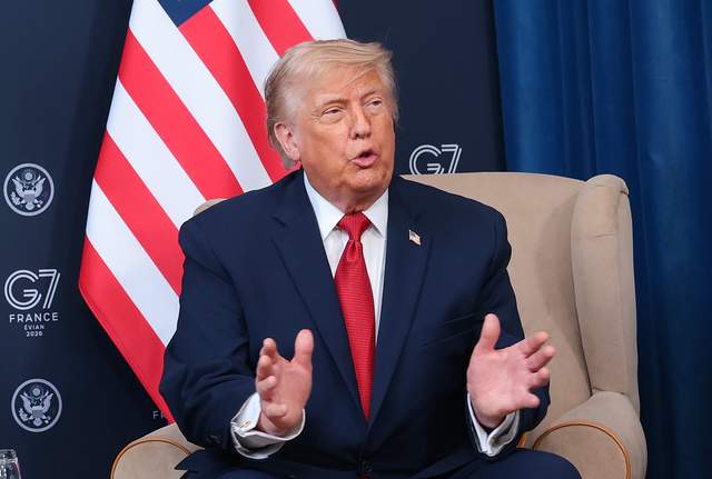 Не хочу зривати їх у самий розпал, – Трамп заявив про переговори з Путіним щодо України