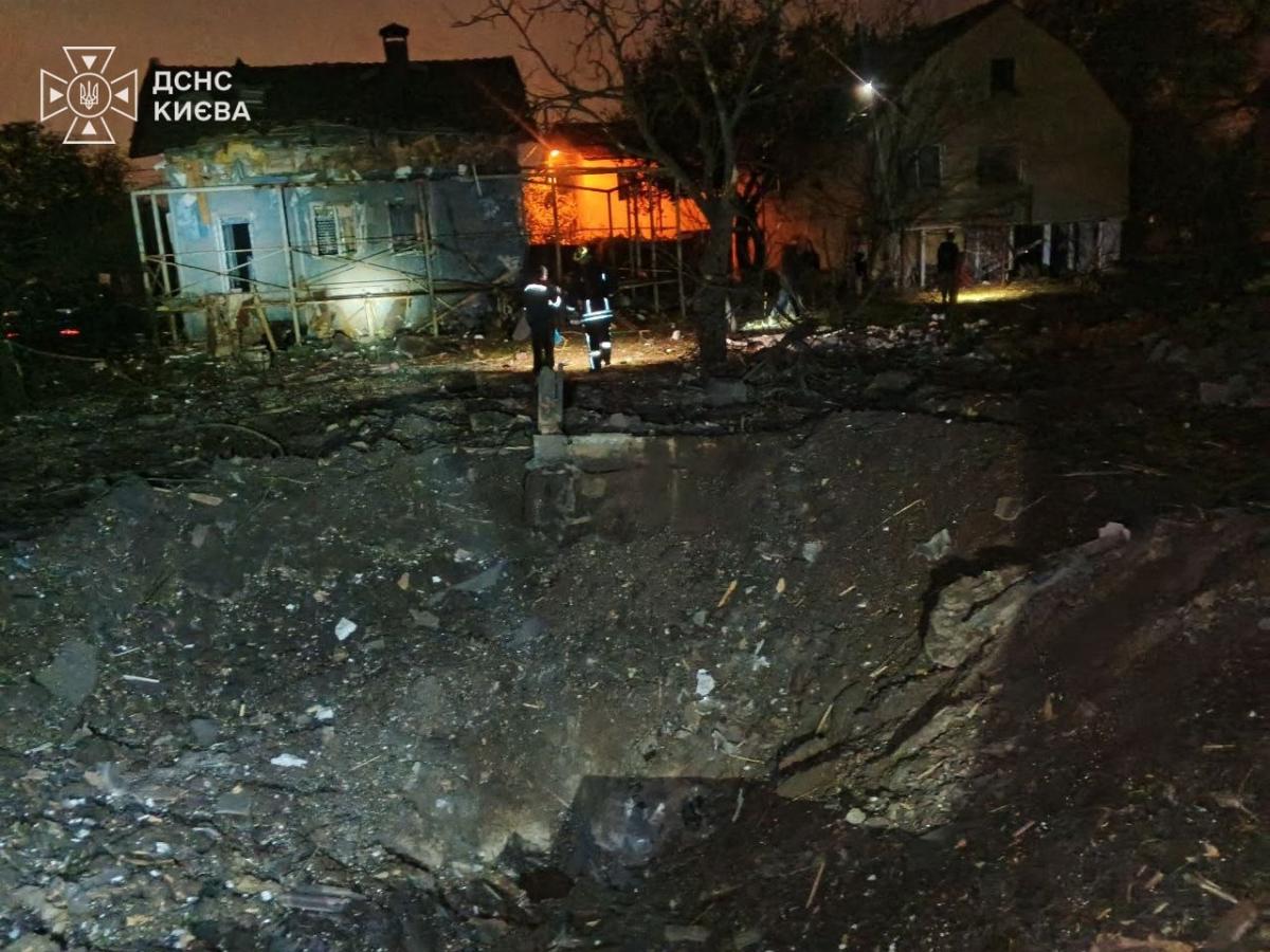 Росія вдарила балістикою по шести районах Києва: є загиблий і 22 постраждалих
