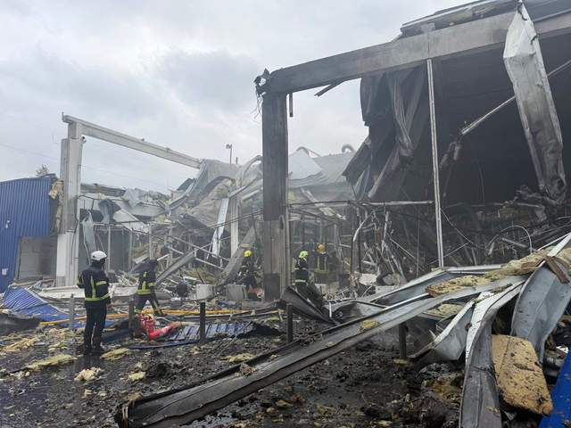 Атака на Рівне: ворог вдарив по закладу відомої торговельної мережі