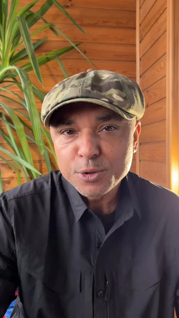 "Броня не вічна": відомий співак з гурту "The ВЙО" емоційно звернувся до цивільних