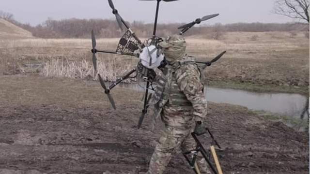До 90 кілограмів вантажу: армія Росії розвиває важкі мультикоптери