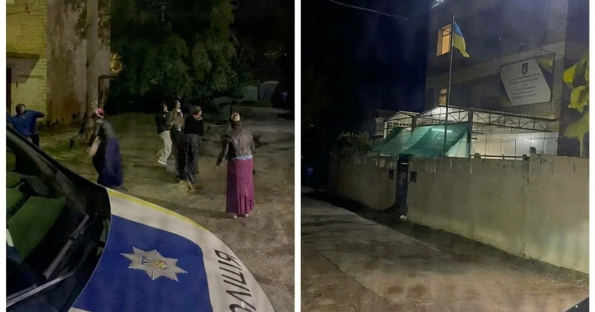 В Одесі роми жбурляли каміння у будівлю ТЦК та СП
