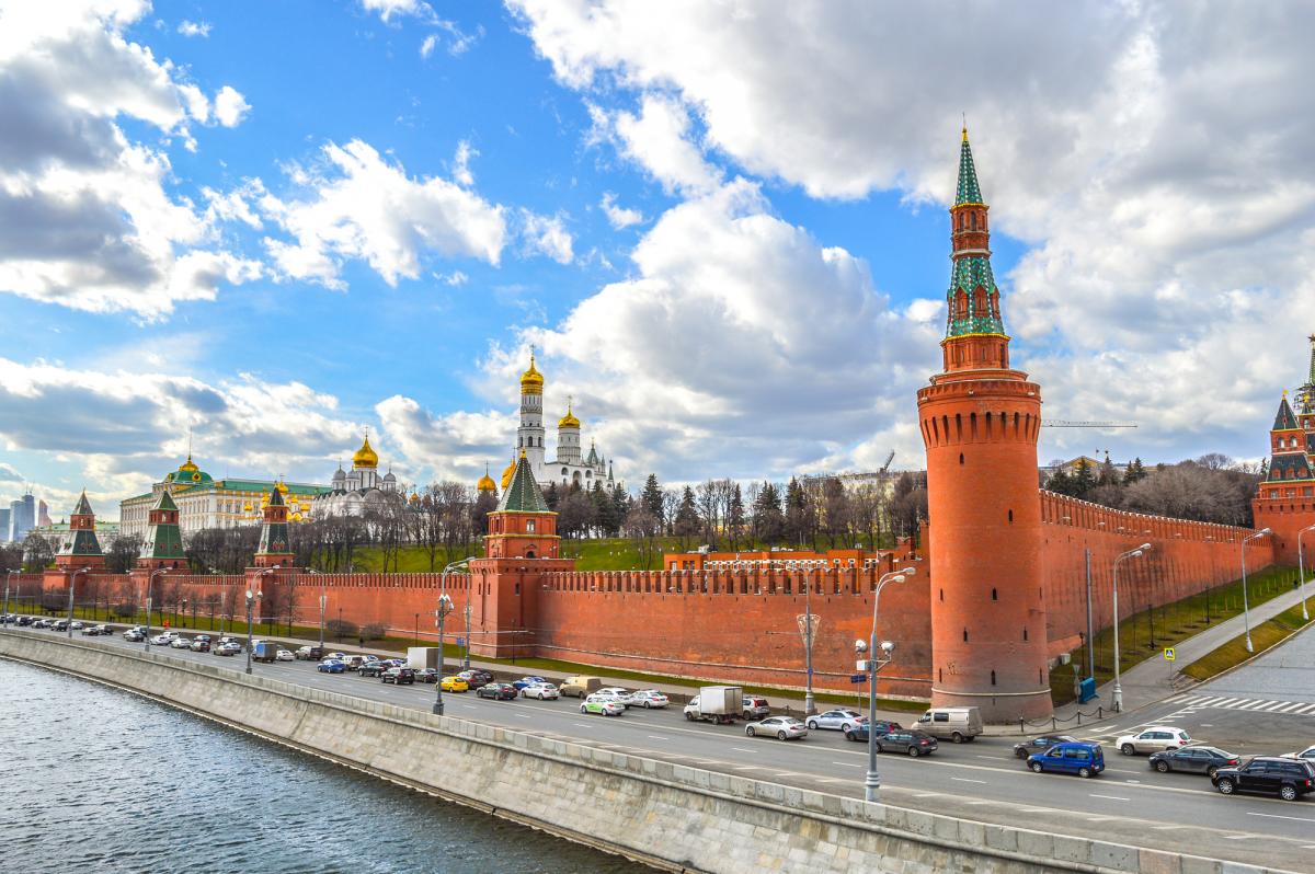 Росія готова відновити переговори у тристоронньому форматі, – Кремль